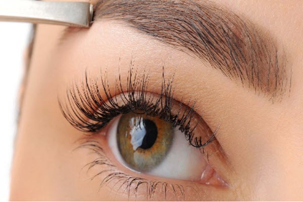 کاشت ابرو طبیعی با زاویه خواب اصولی و تراکم بالا در اصفهان